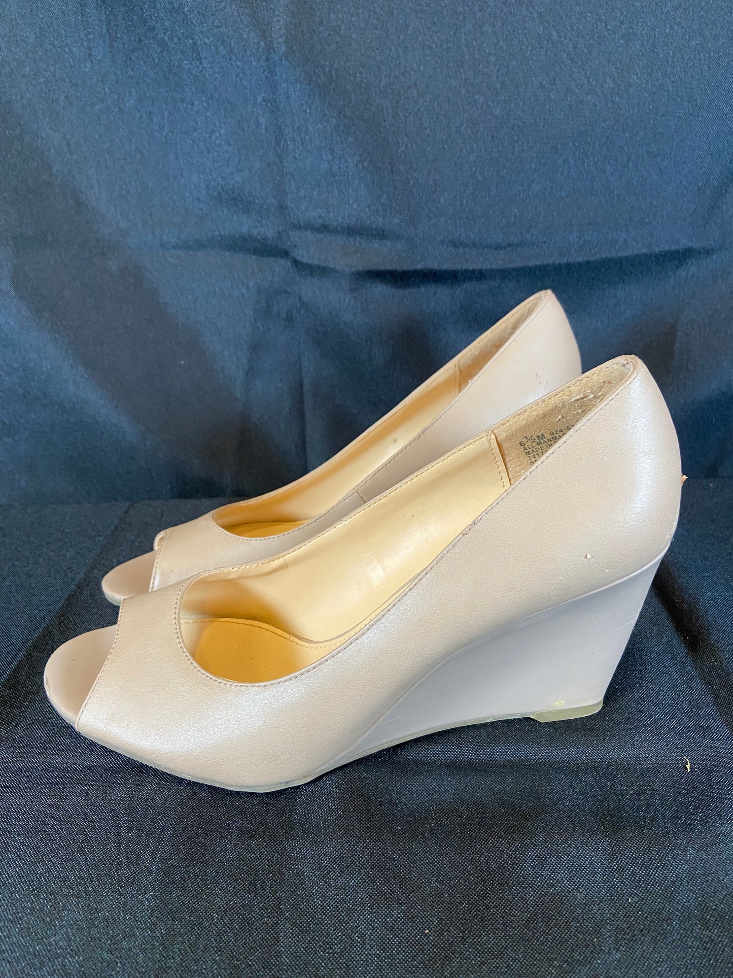 Liz Claiborne Tan Wedge Sandals Women size 6.5