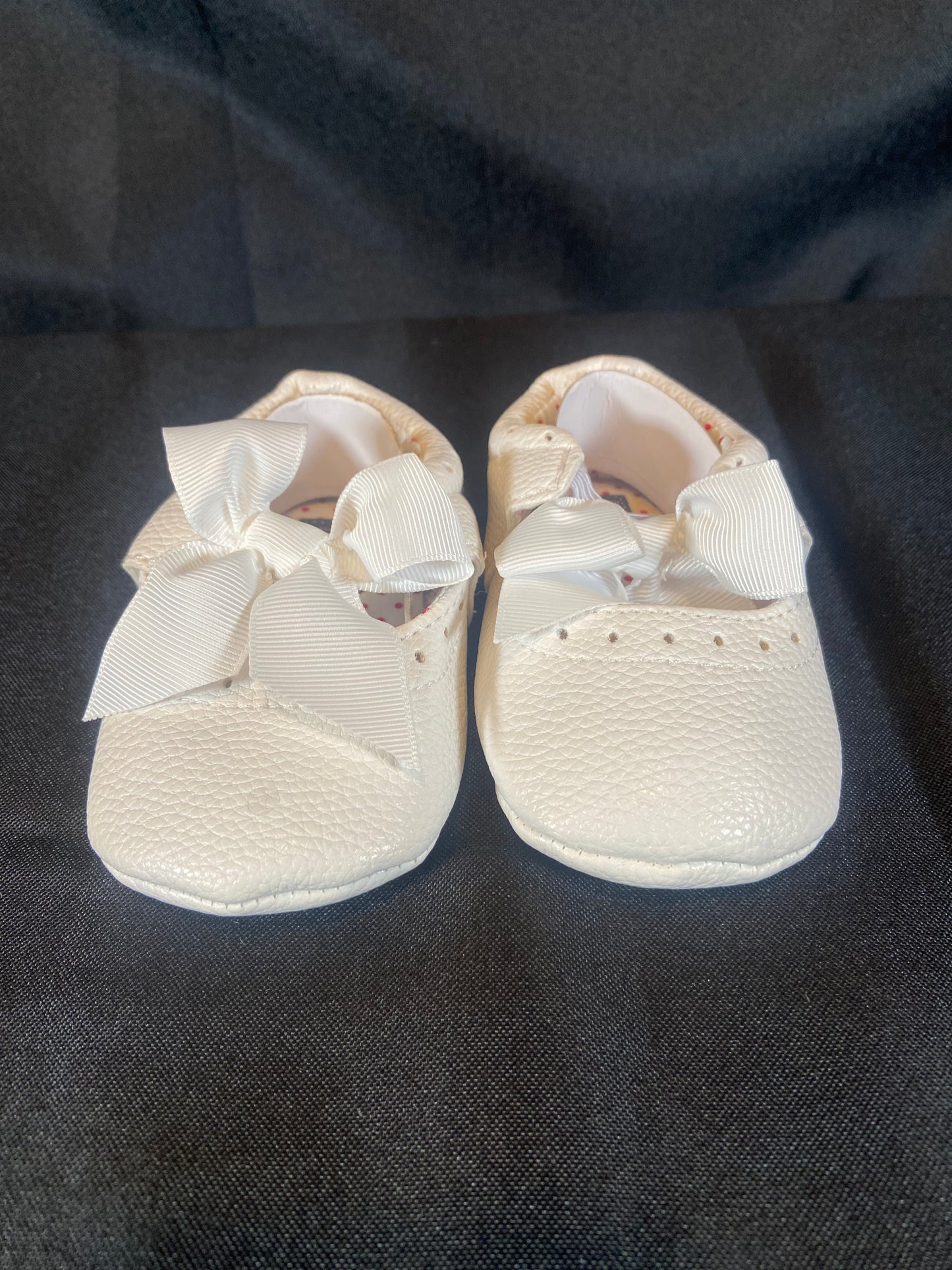 White Cloth toddler shoe w/white bow NWOT size 12 months