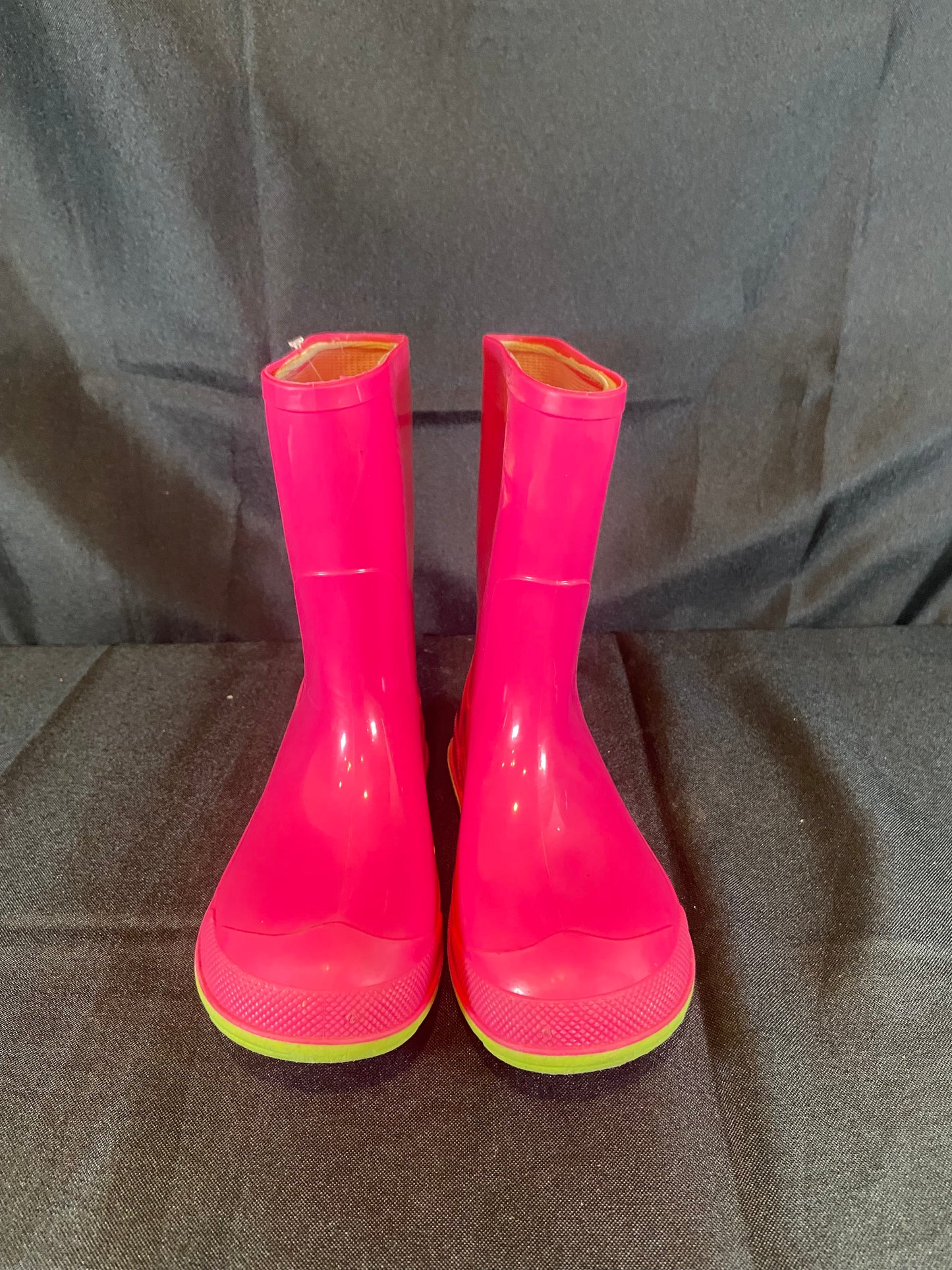 Neon pink Girls rain boots with green bottoms Size 9-10