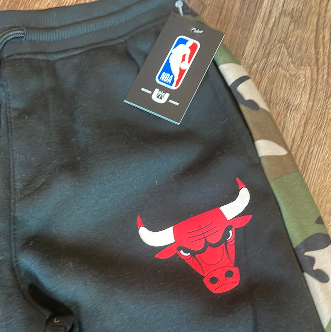 NBA Youth Joggers NEW!!!! Chicago Bulls size Large