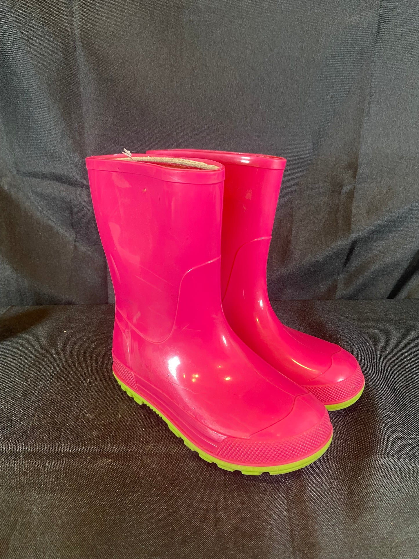 Neon pink Girls rain boots with green bottoms Size 9-10