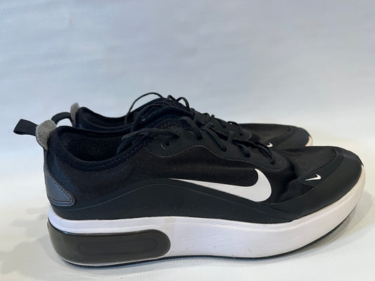 Nike AirMax Women Black w/White Sneaker Size 10