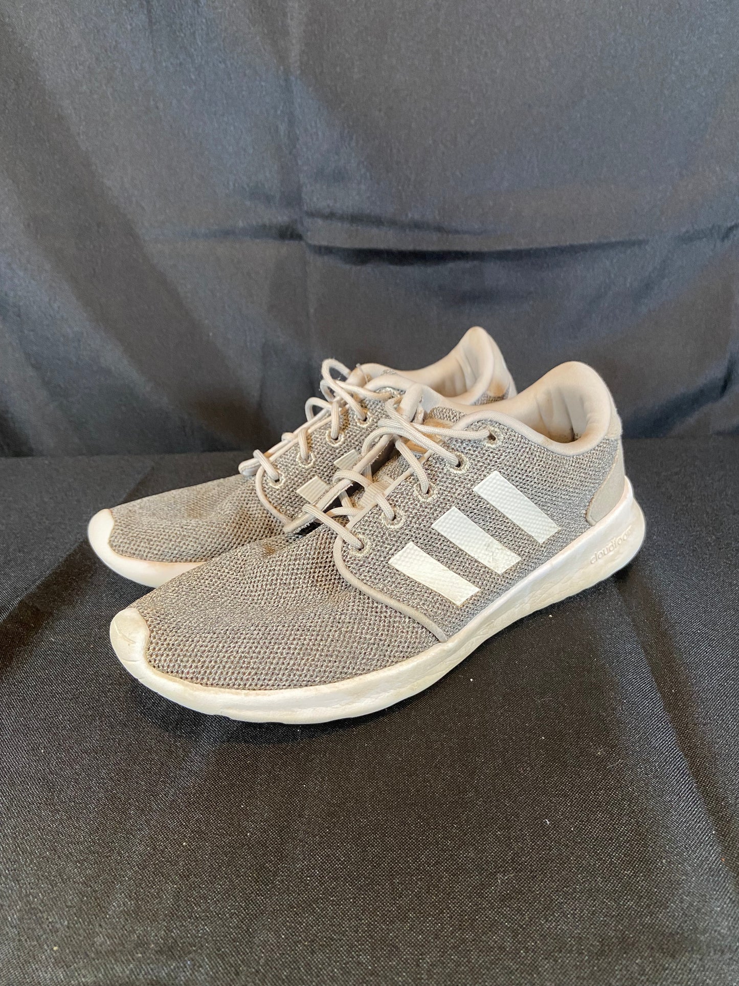 Adidas Cloud Foam Sneakers Womens Grey & White size 6