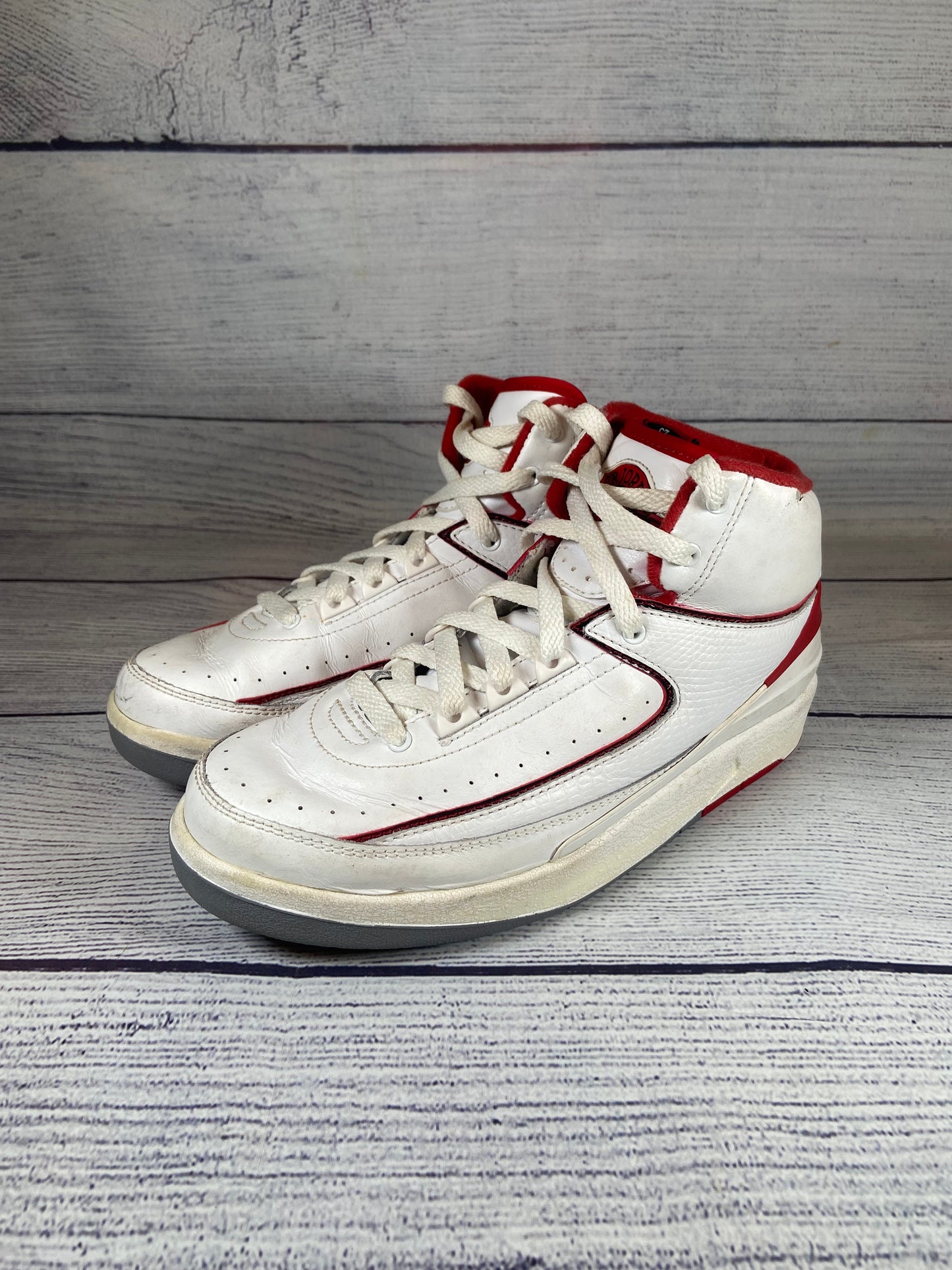 Jordan 2 Retro High Top White w/Red Boys Sneakers size 6Y