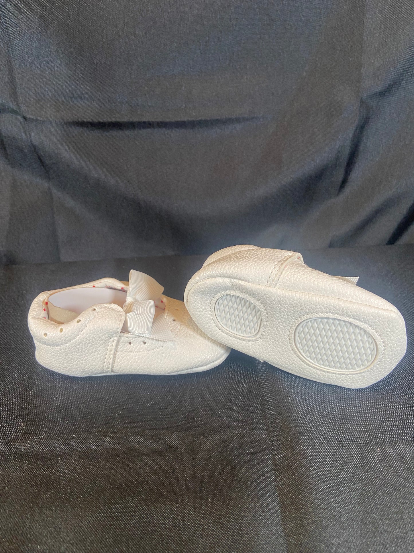 White Cloth toddler shoe w/white bow NWOT size 12 months