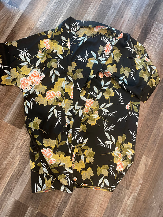 Womens Black Floral Robe size medium/large- no tie