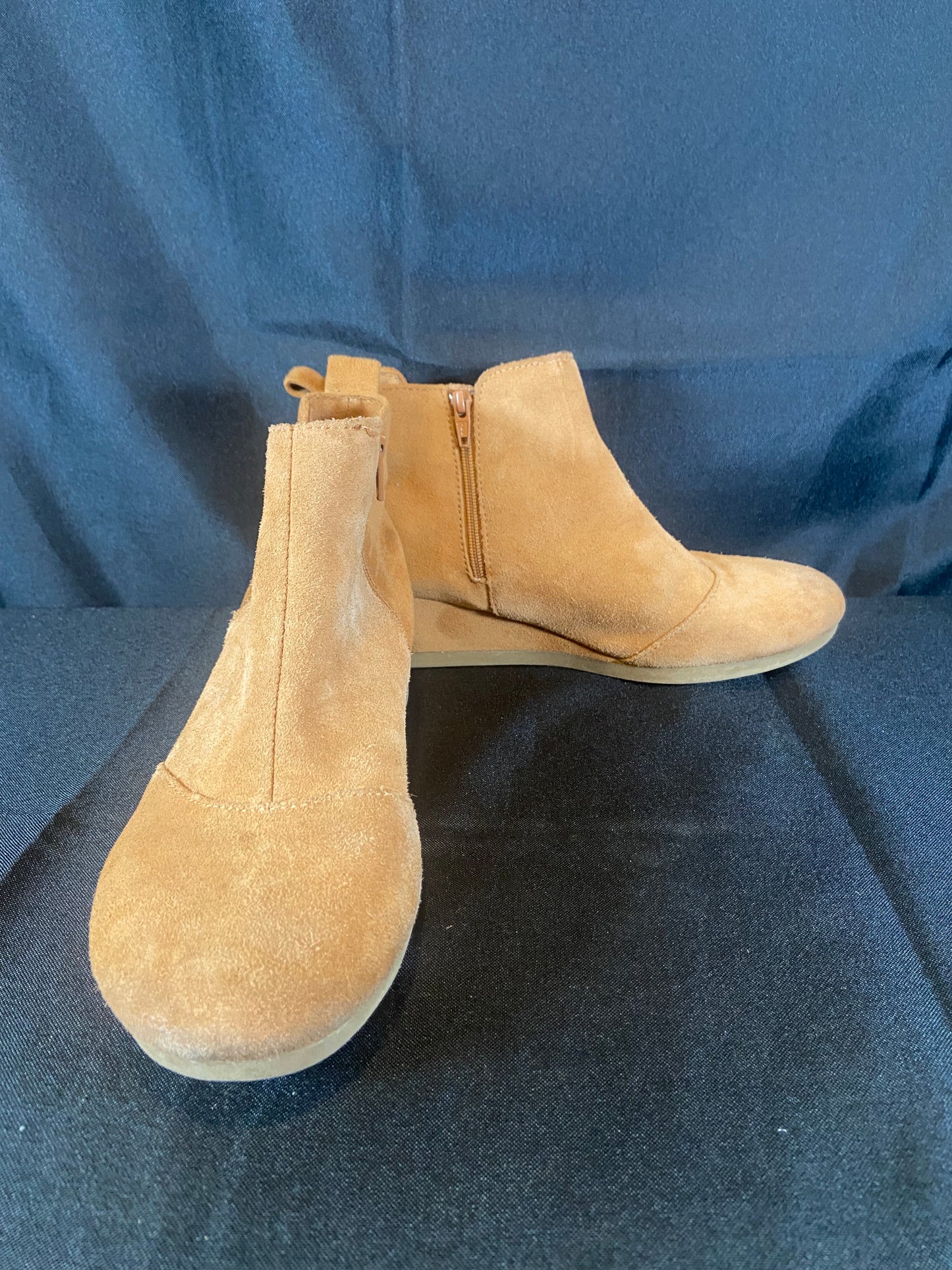 TOMS Tan Short Wedge Boot Girls size 5