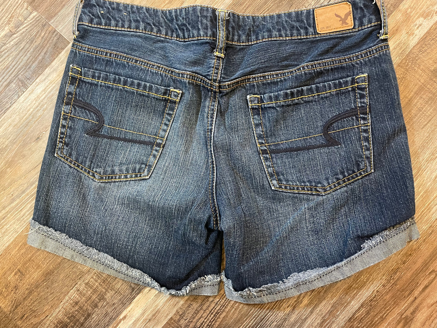 American Eagle Jean Shorts dark Wash Womens size 2