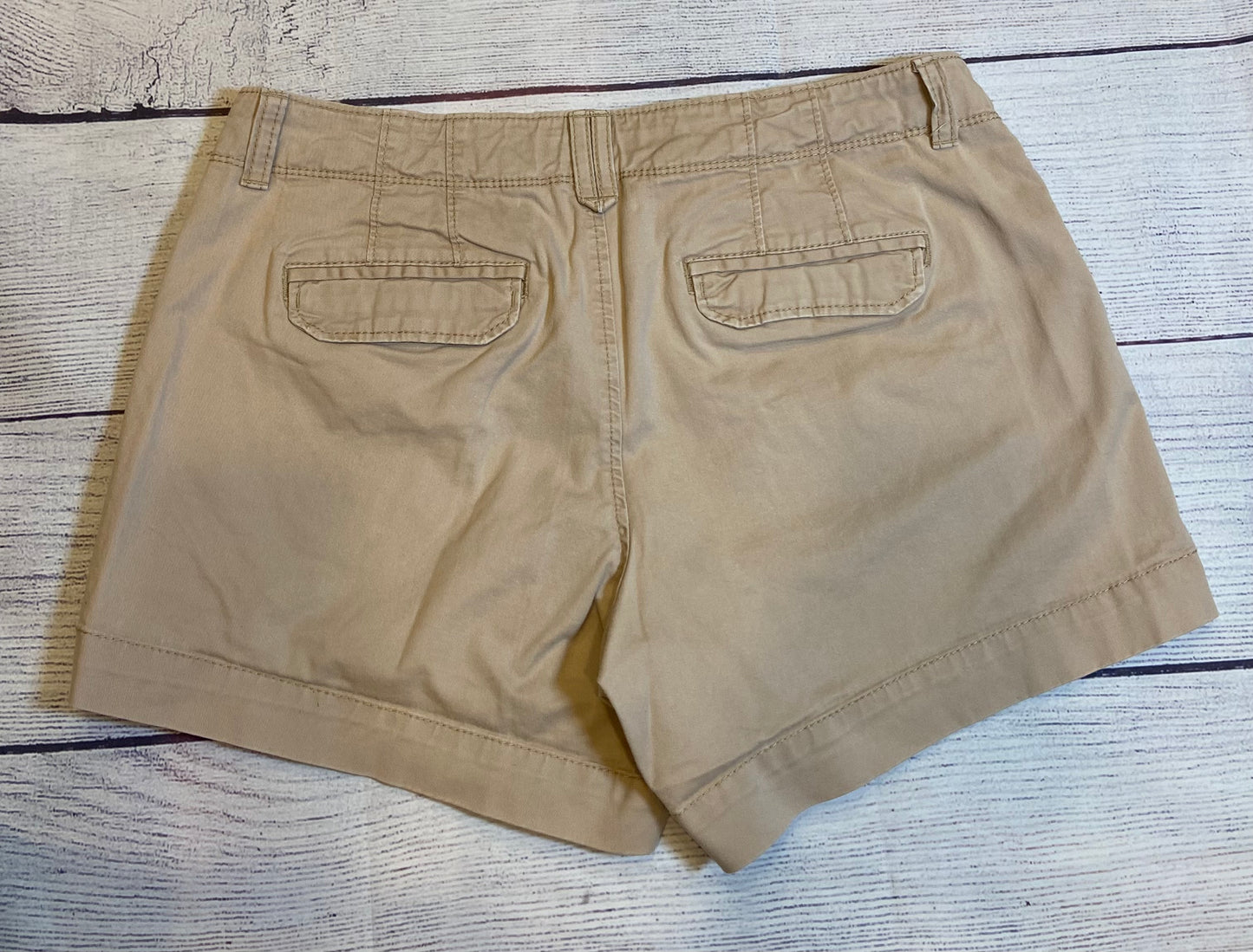 Old Navy Khaki Low-rise Shorts Womens size 4