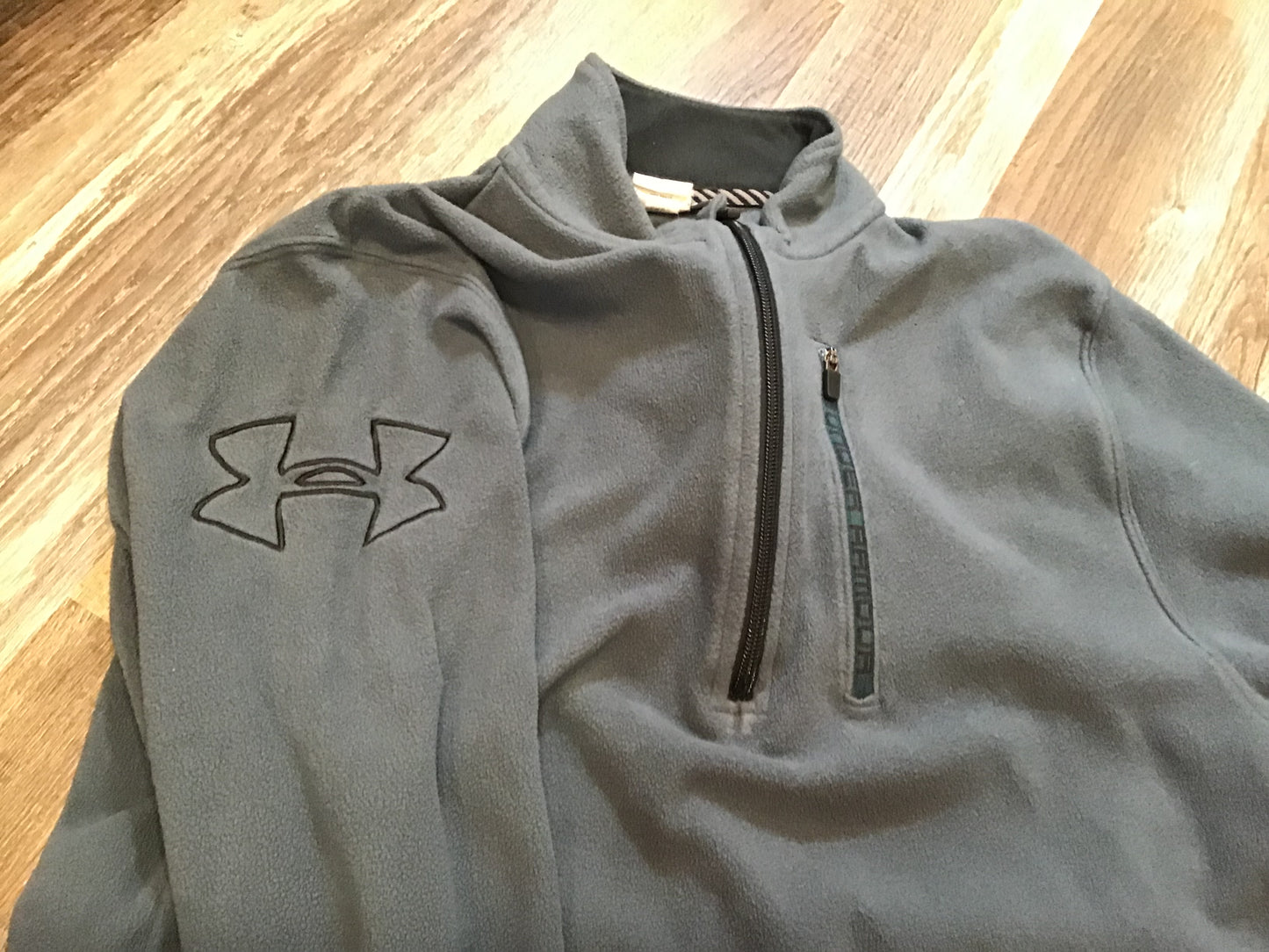 Under Armour Grey 1/4 zip Fleece Sweatshirt Mens size Medium