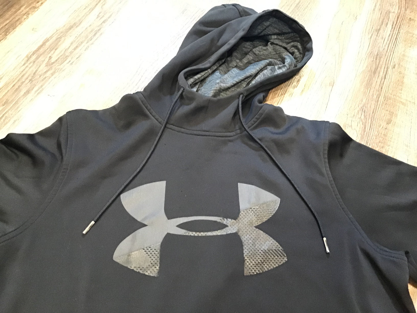 Under Armour Black Sweatshirt w/Large Shiny Logo Mens Size Medium