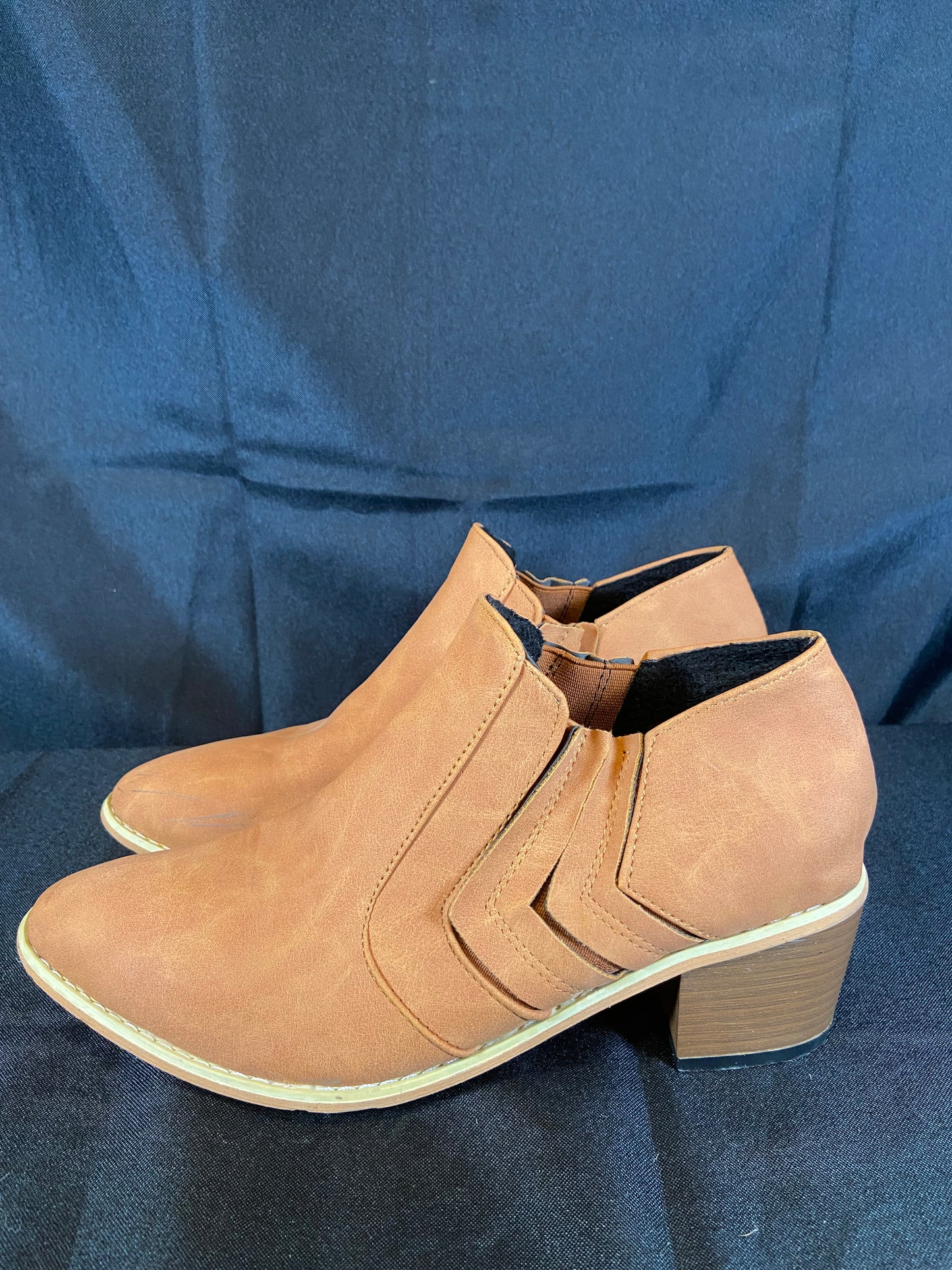 Short Pointed Toe Pan Slip on Suede Boot Women size 9 (EU 40)