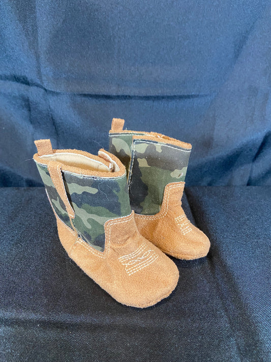 Camouflage Suede Boots NWOT Size 9-12 months