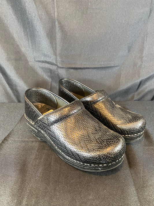 Dansko Black Leather Platform Slip on Nursing Shoes Women size 9 (EU 39)