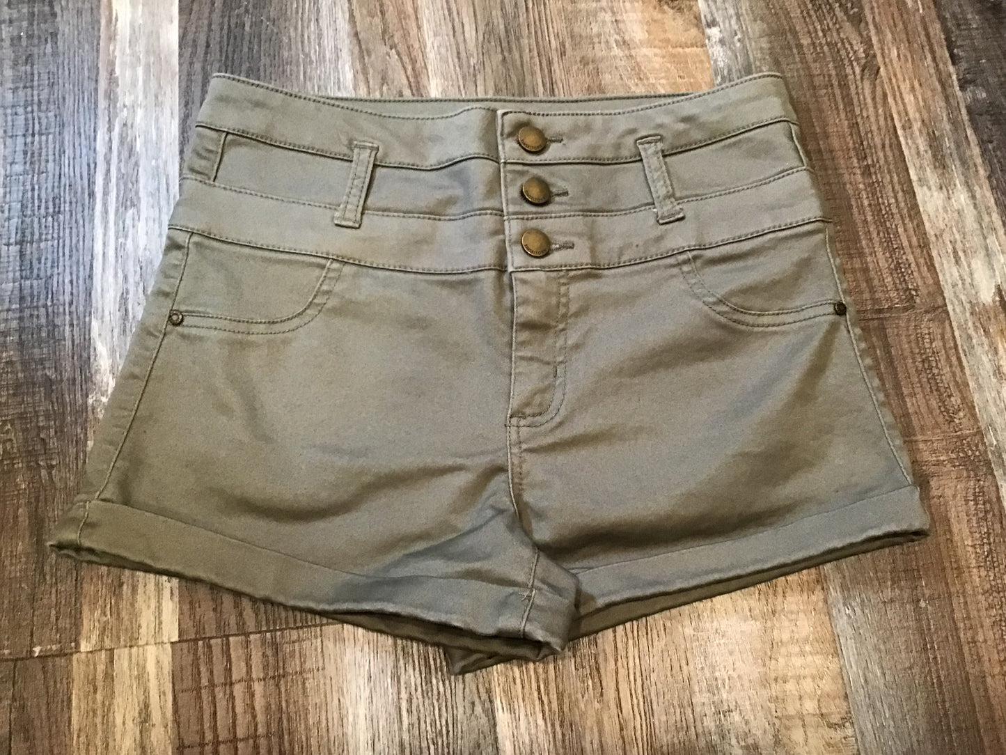 Tinseltown Khaki Green High Rise Stretch Shorts Womens size 5/6 like new