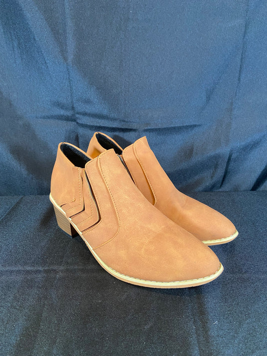 Short Pointed Toe Pan Slip on Suede Boot Women size 9 (EU 40)