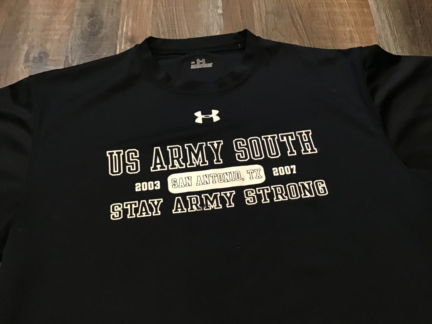 US Army South Under Armour Mens short sleeve black shirt size Medium