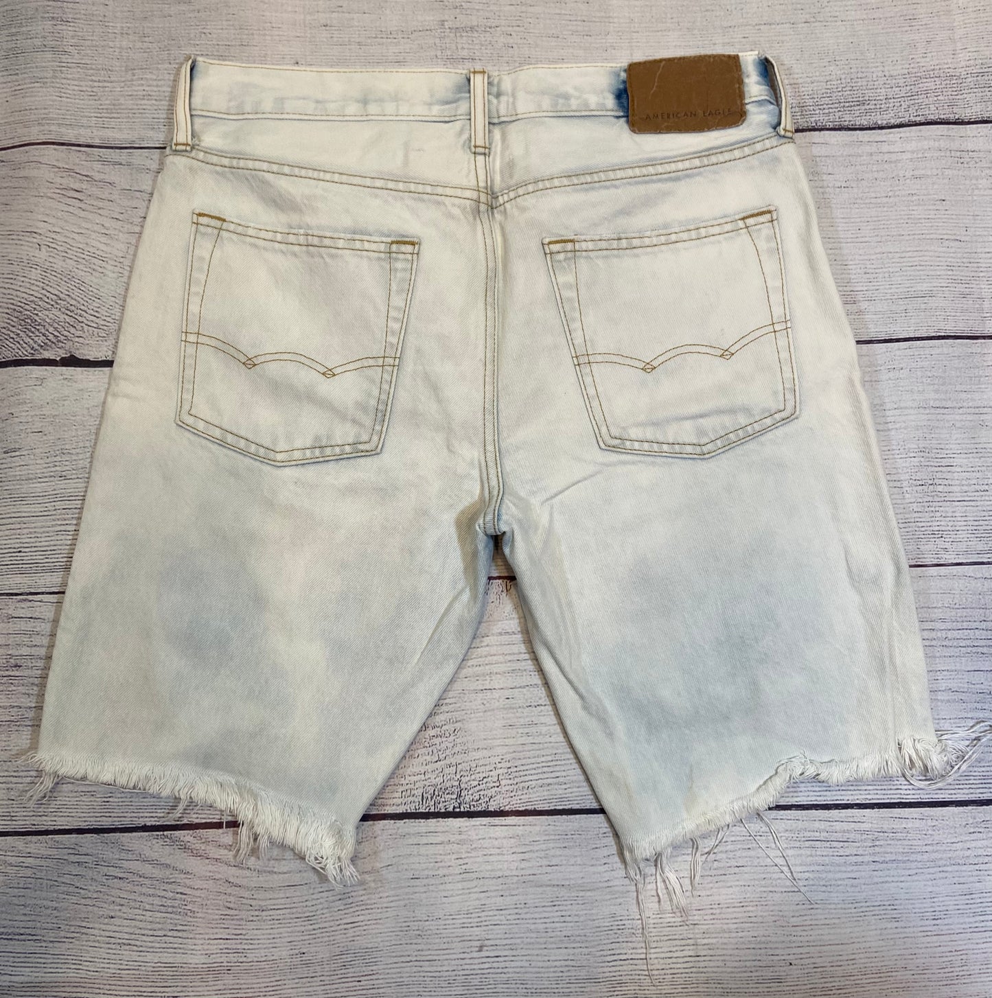 American Eagle Men Light Denim Shorts distressed Size 30