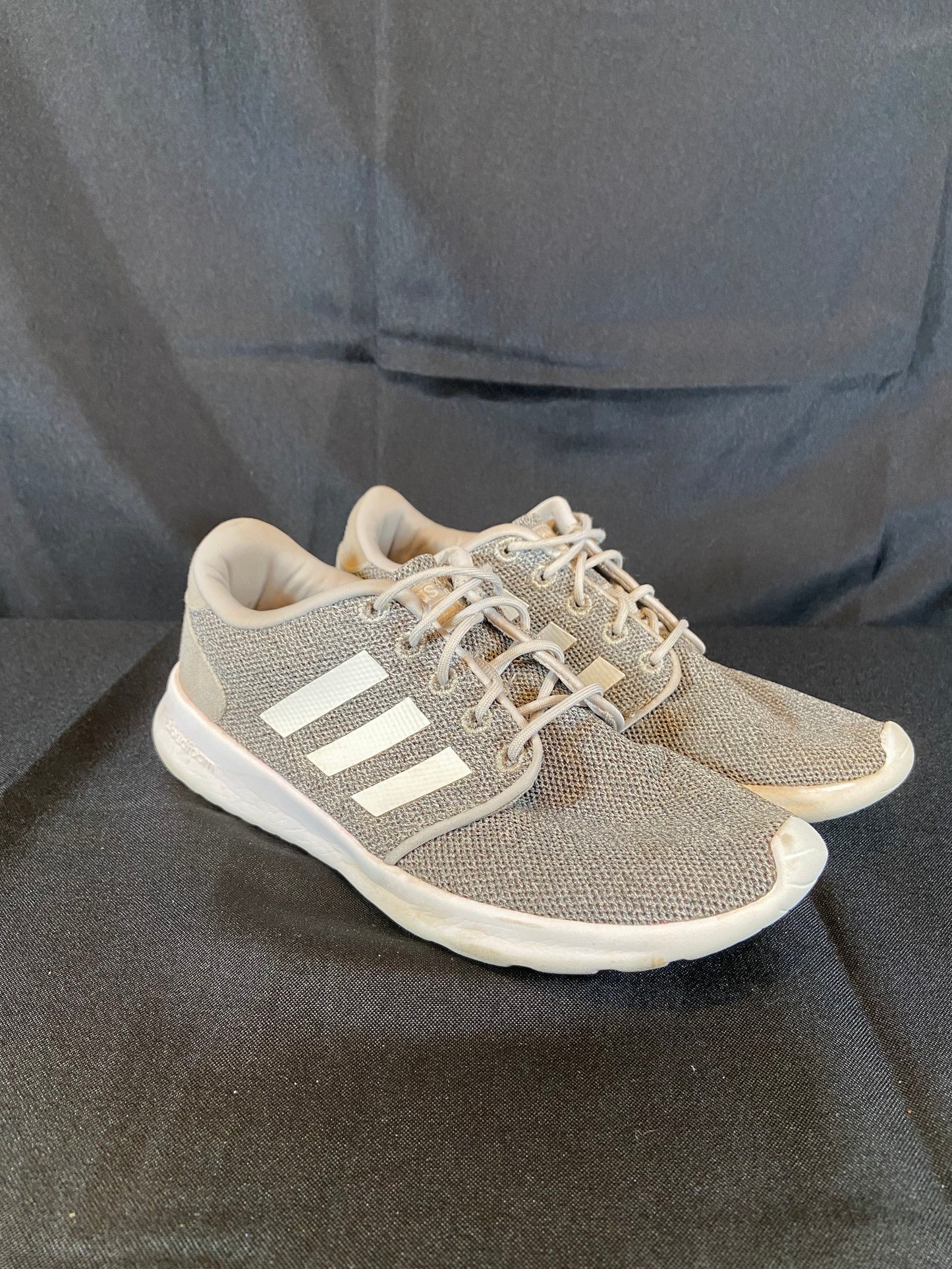 Adidas Cloud Foam Sneakers Womens Grey & White size 6