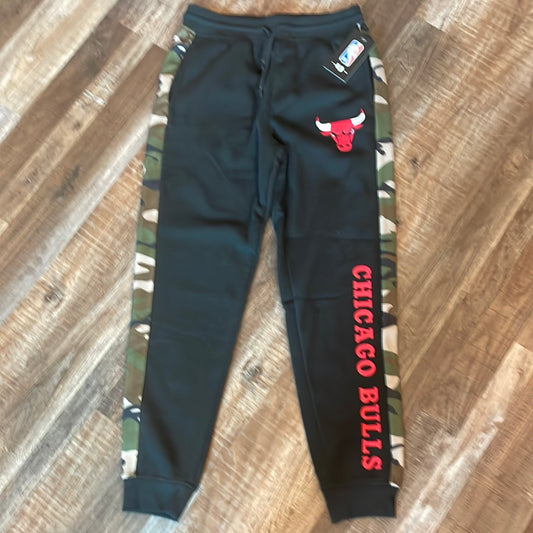 NBA Youth Joggers NEW!!!! Chicago Bulls size Large