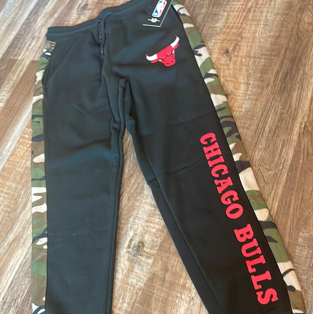 NBA Youth Joggers NEW!!!! Chicago Bulls size Large