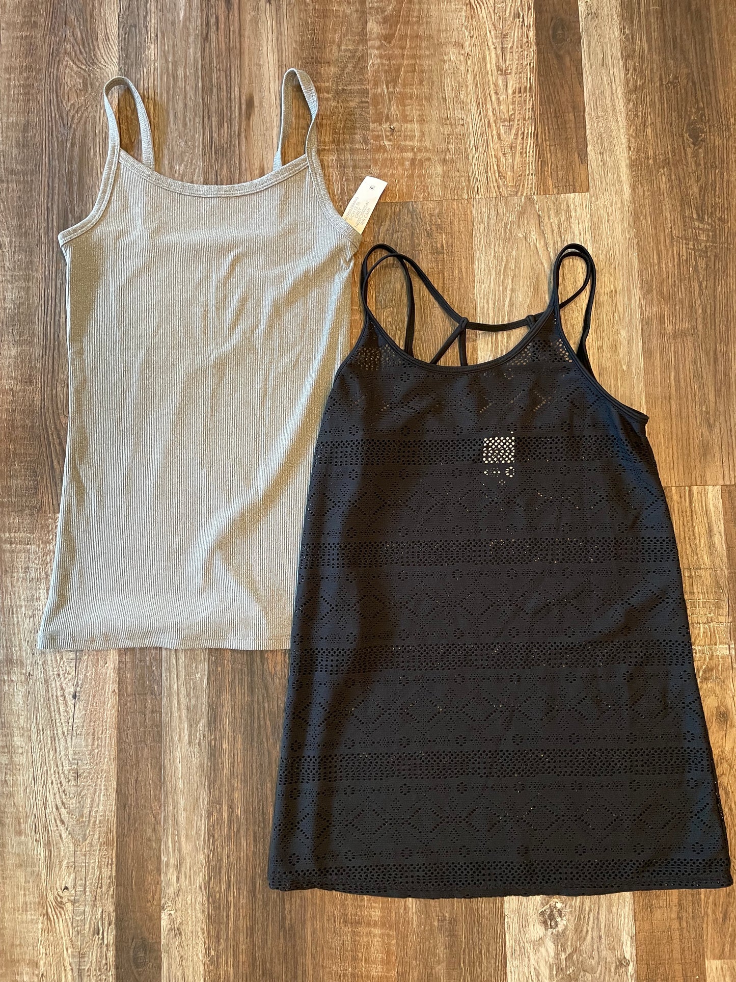 Lot of 2- No Boundaries NEW Ribbed Tank Top & Black Lace Tank Top Womens size small