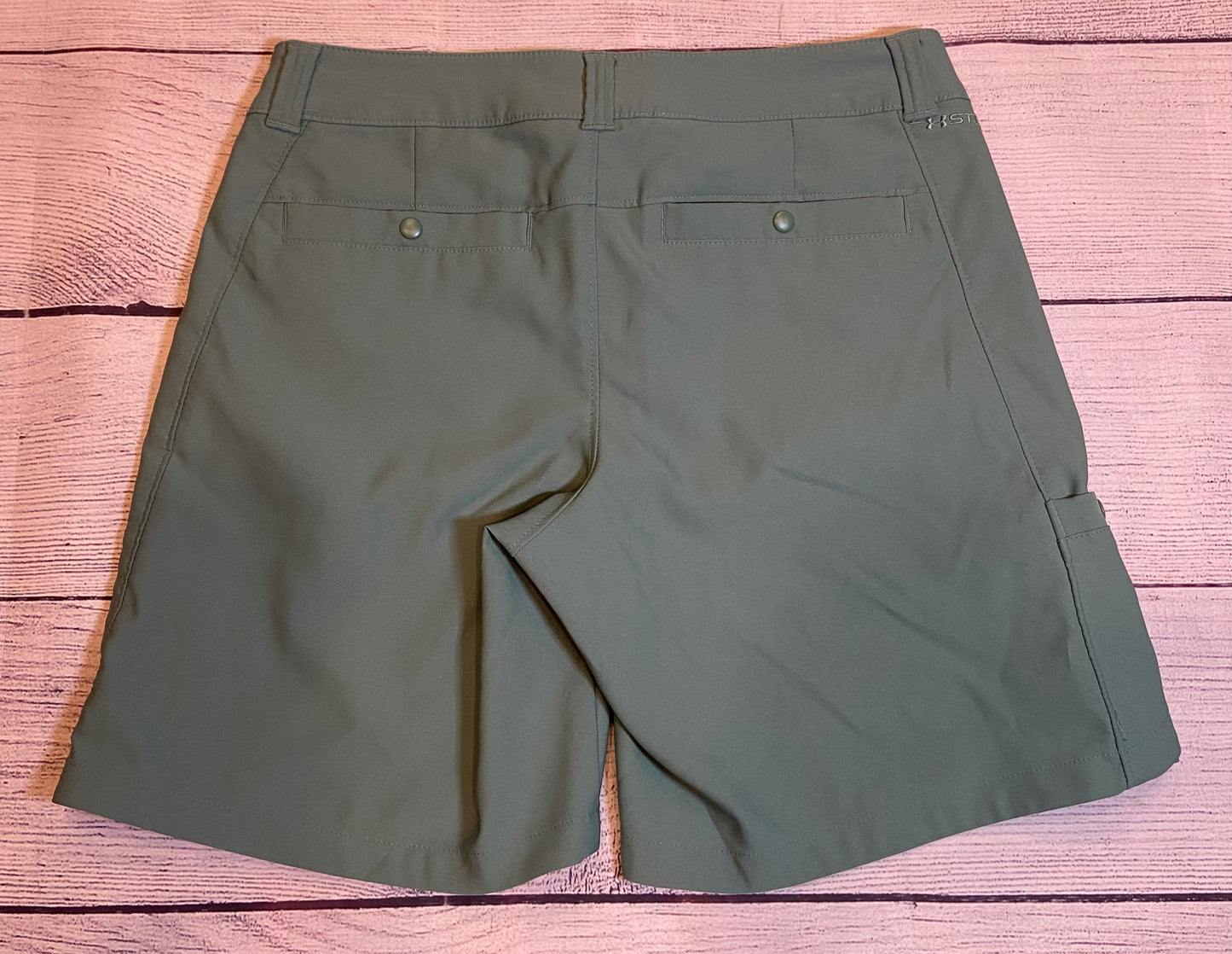 Under Armour Storm Green Fitted Shorts Womens size 6