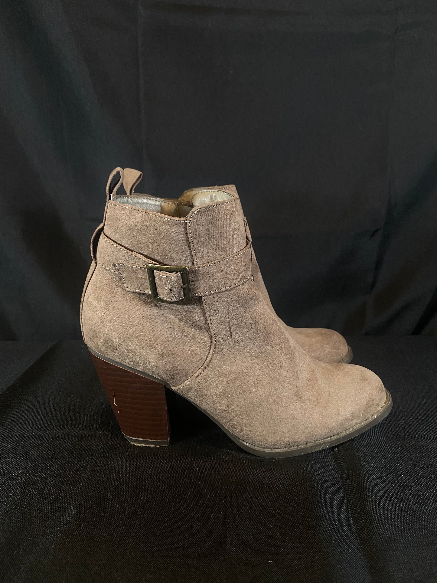 Diba Gray Suede Short Heel Boots Women size 7.5M