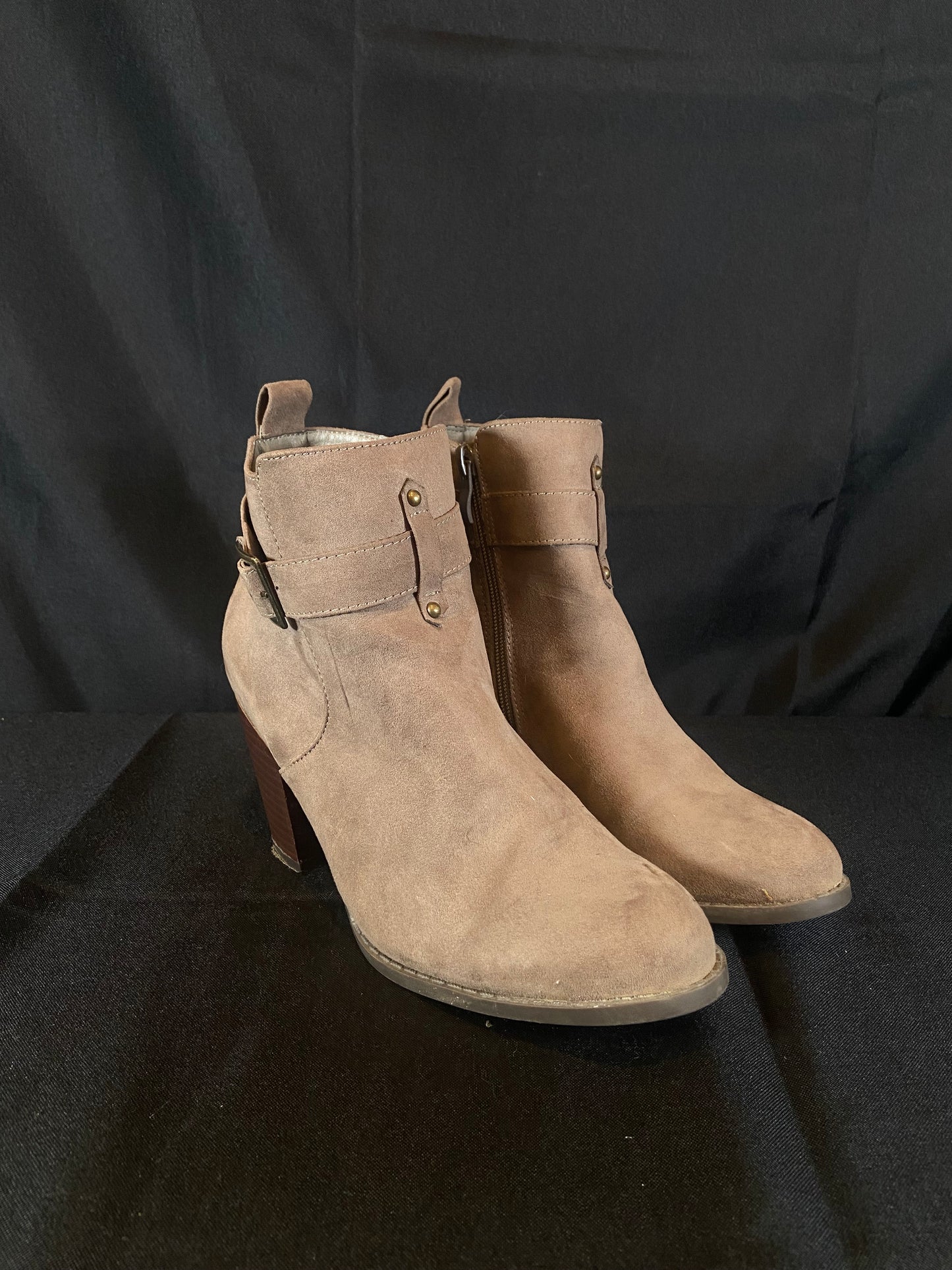 Diba Gray Suede Short Heel Boots Women size 7.5M