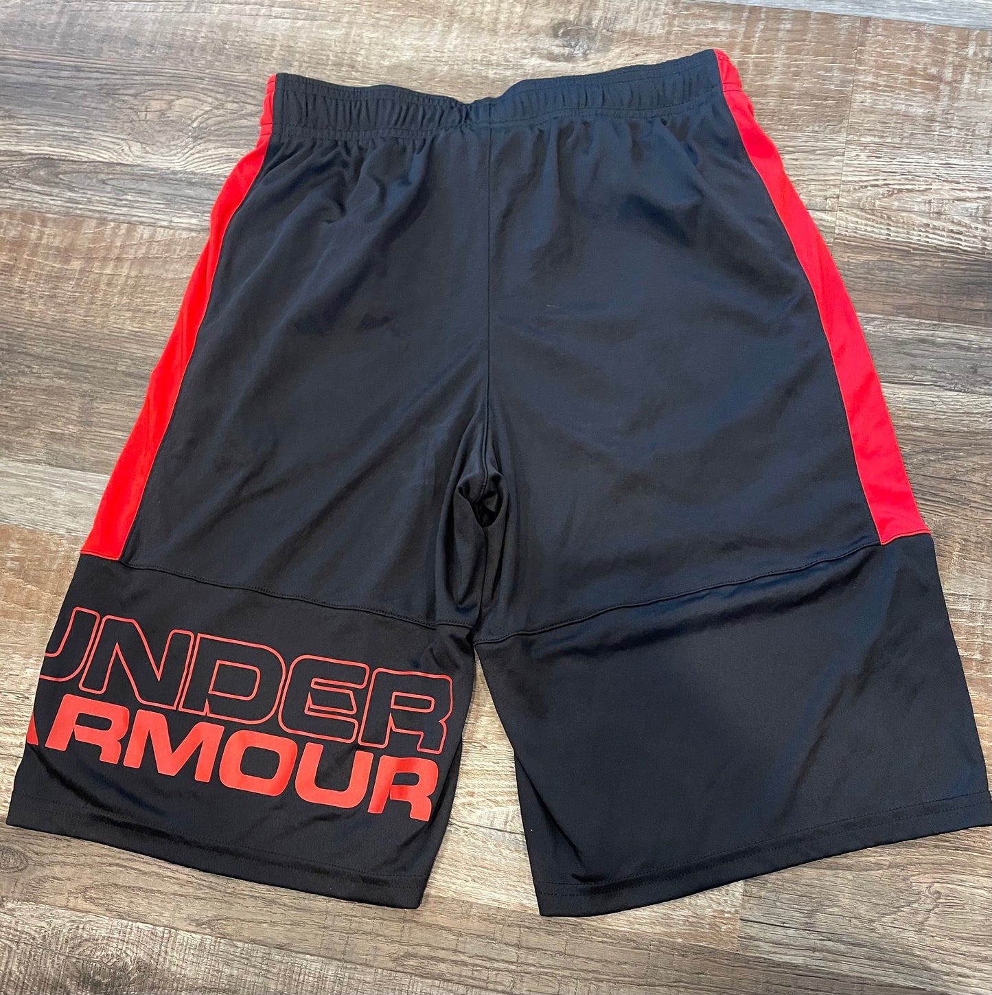 Under Armour Black & Red Boys Youth Shorts size large