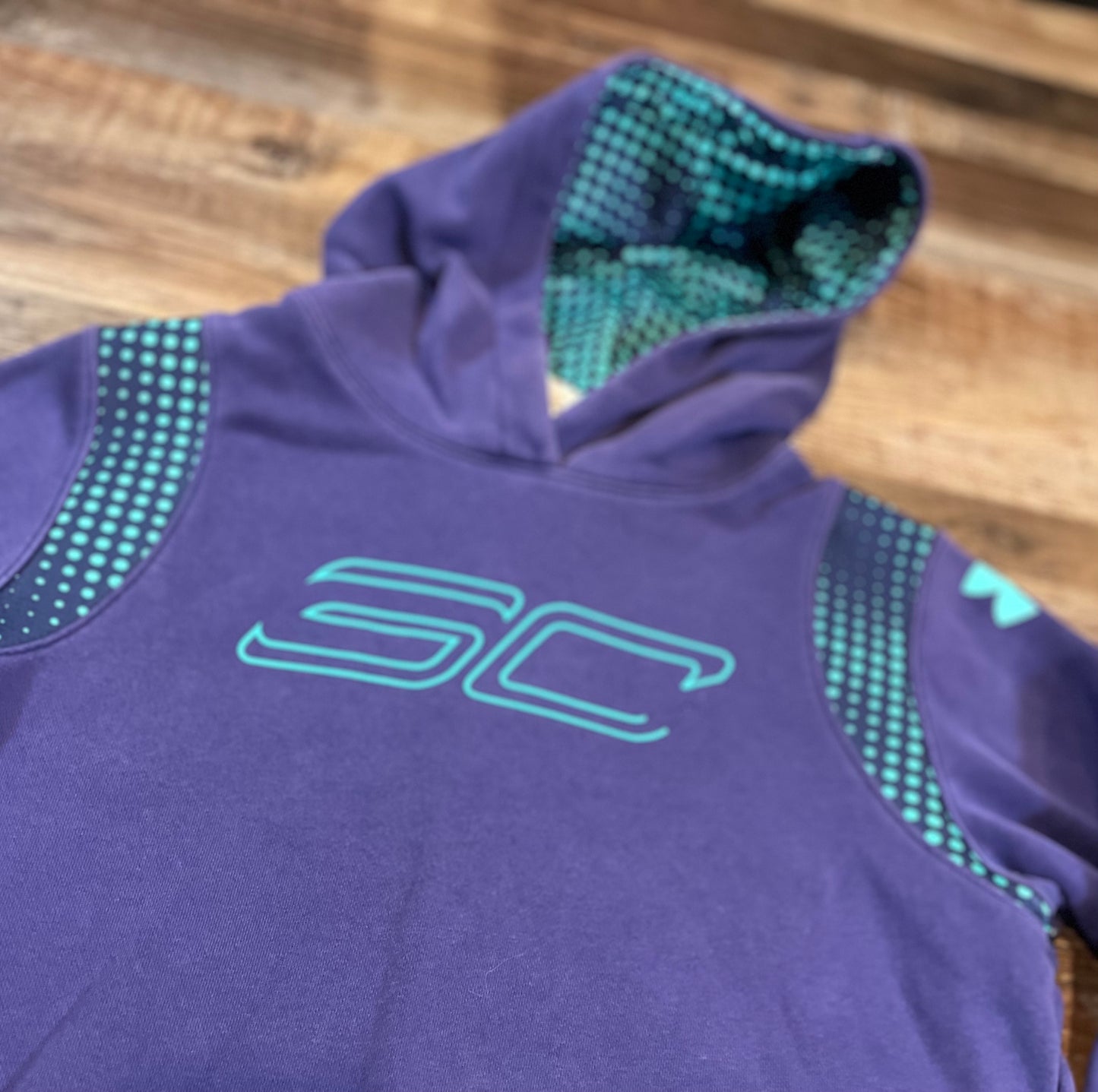 Under Armour Steph Curry Purple w/teal Hooded Sweatshirt boys size large