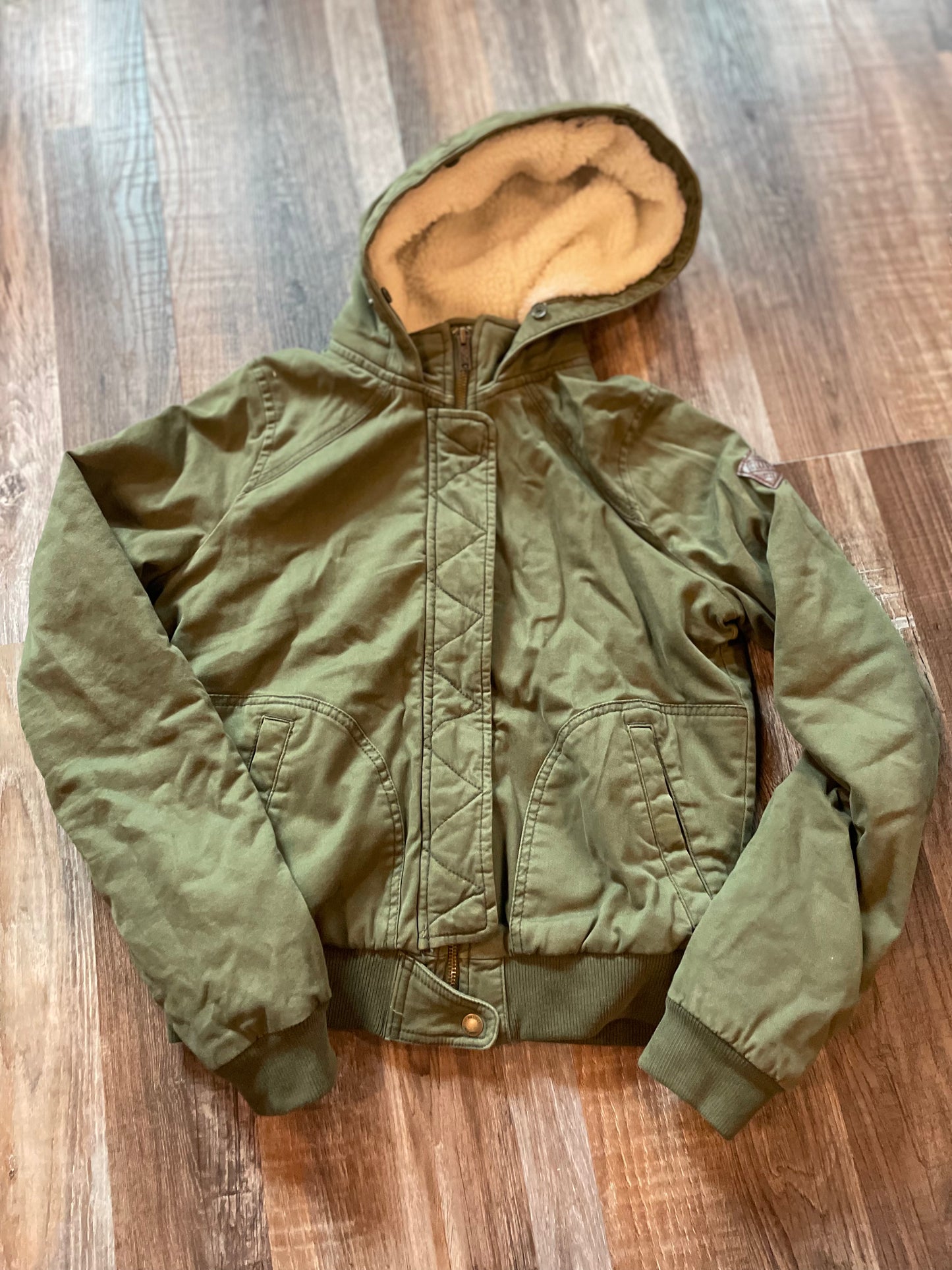 HOLLISTER Khaki Green Fur insulated Hood adult size Small