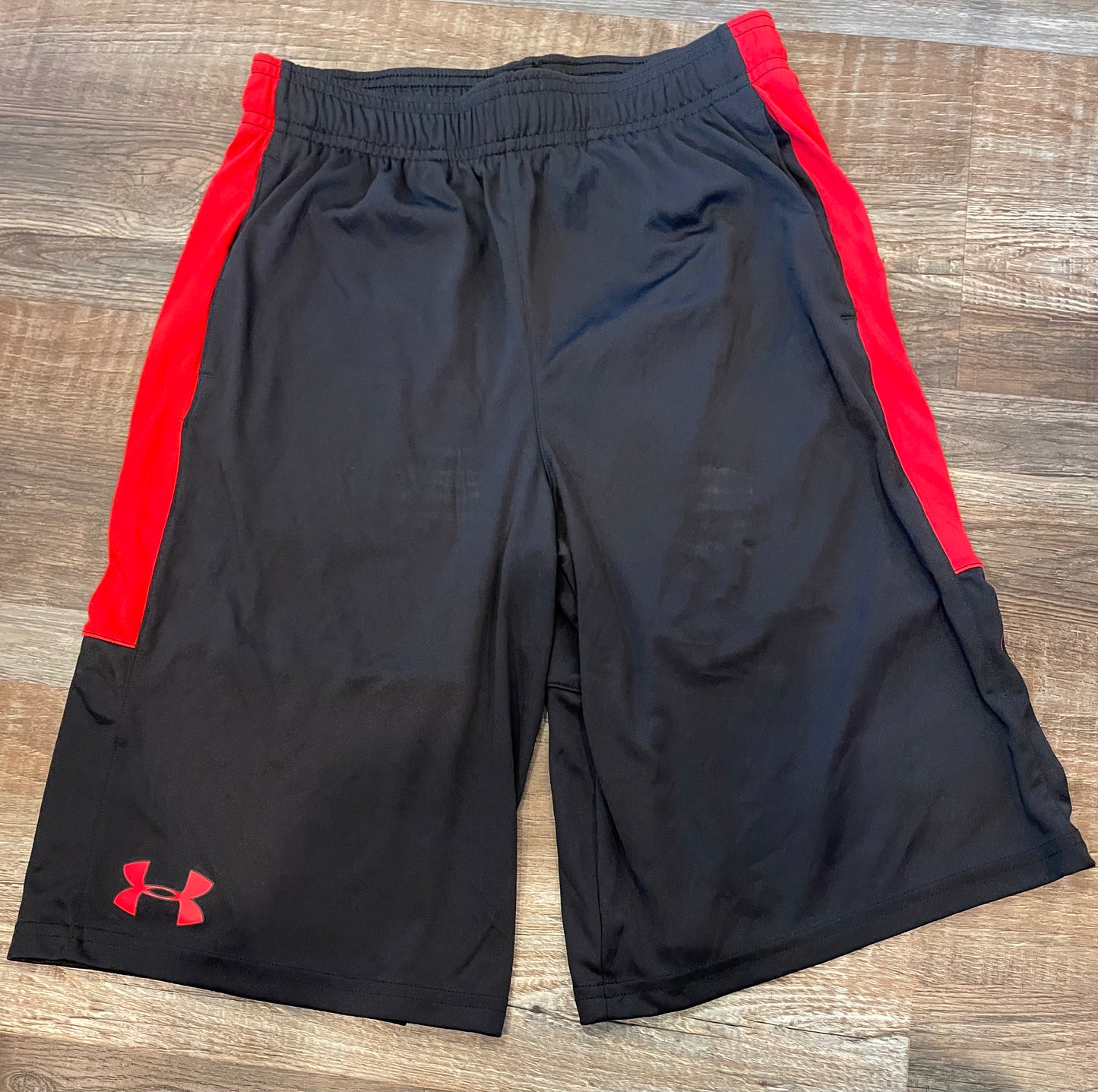 Under Armour Black & Red Boys Youth Shorts size large