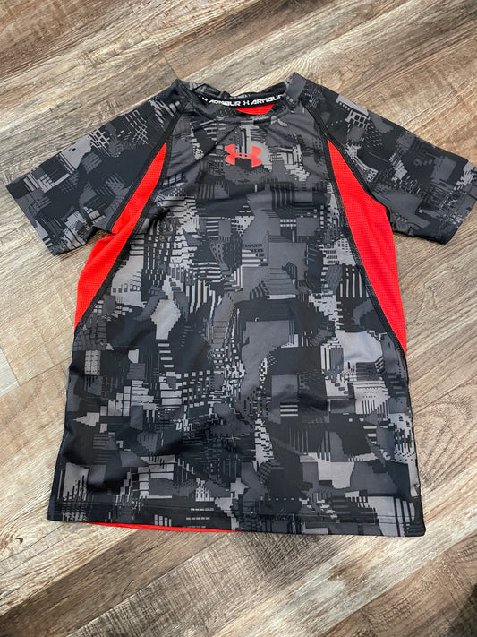 Under Armour Dark grey & Red DriFit Short sleeve shirt boys size 7