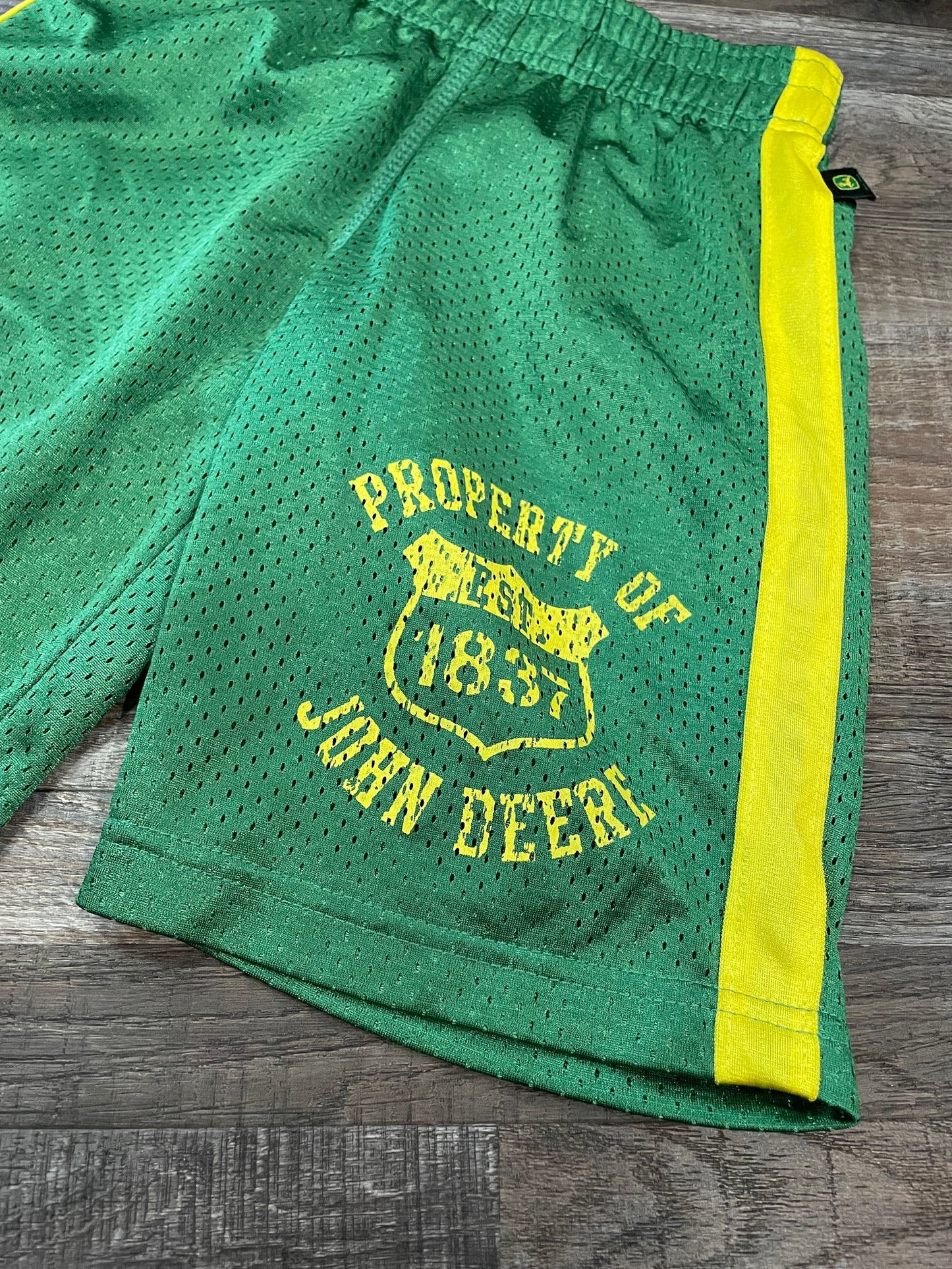 John Deere NEW!! youth boys green & yellow athletic shorts size Medium