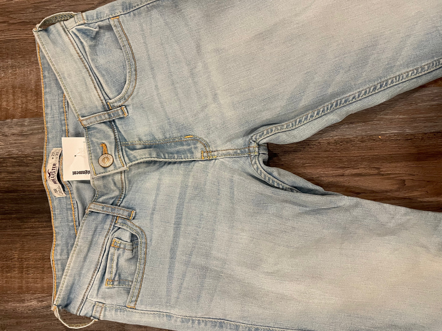 Hollister Skinny Jeans Light Wash Women’s size 5R (waist 27”, Length 31”)