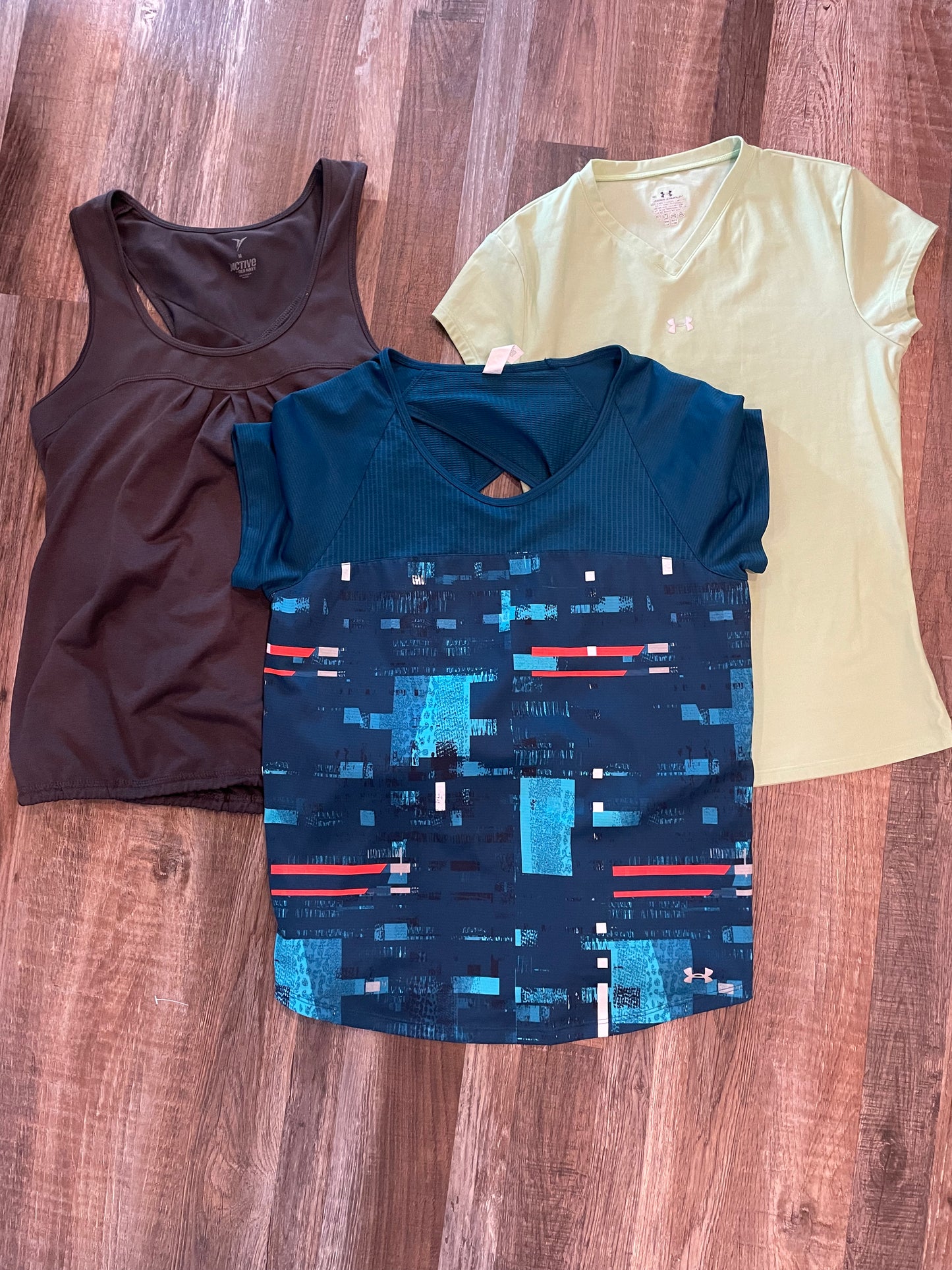 Lot of 3- Under Armour & Old Navy Athletic Shirts Womens size Medium