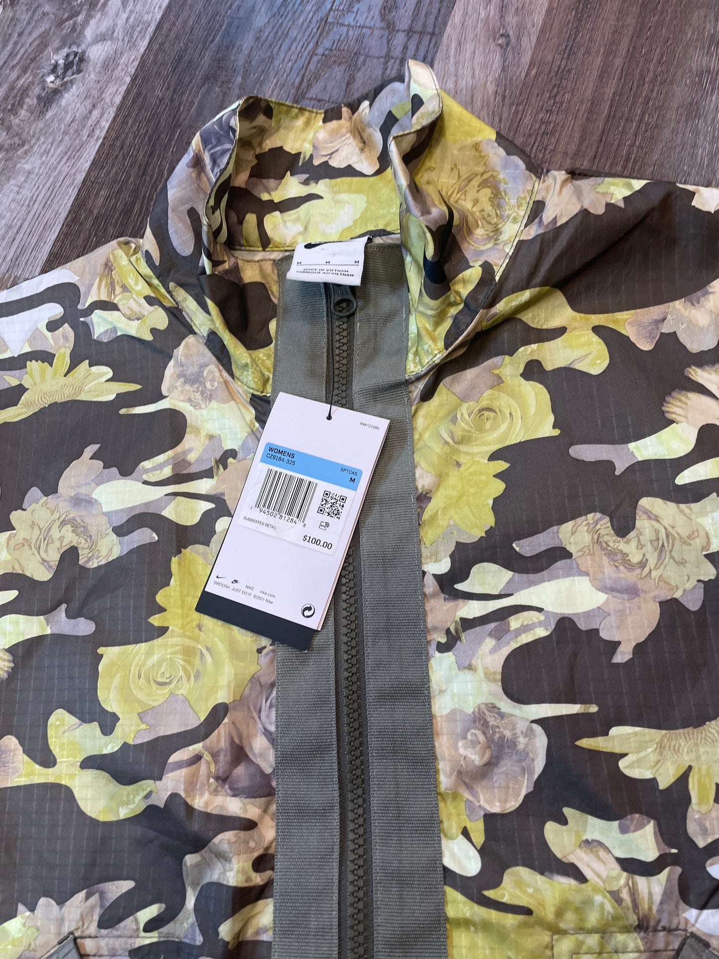 Nike New w/Tags! Oversized Fit Rain Jacket Green Camo Floral Womens size Medium