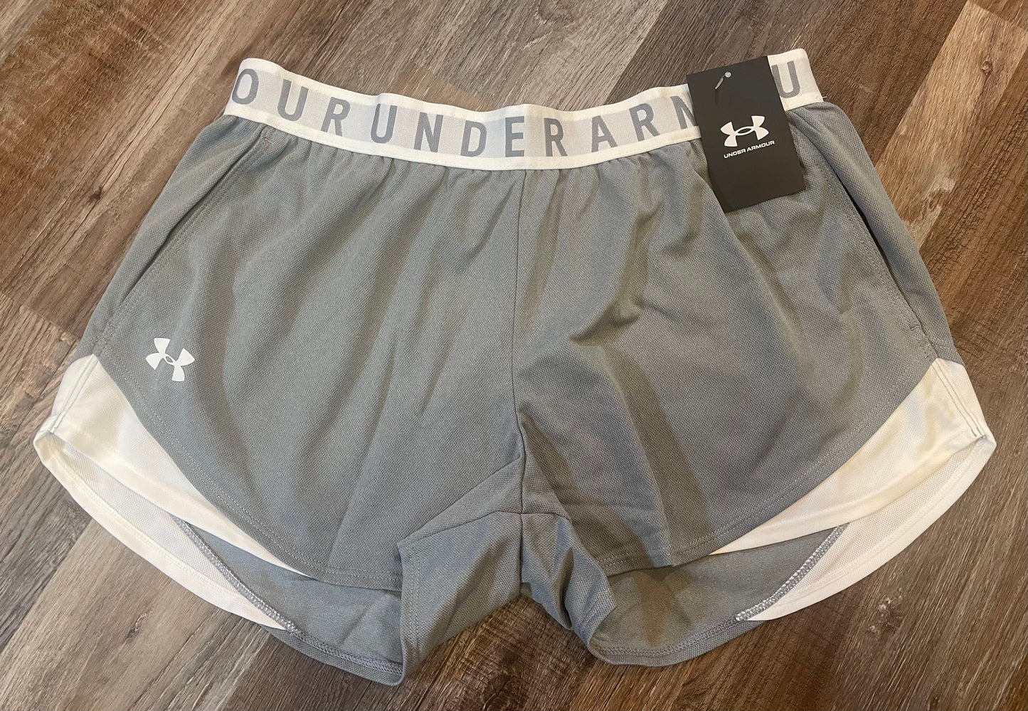 Under Armour NEW w/TAGS! Grey Loose Fit Shorts Womens size Medium