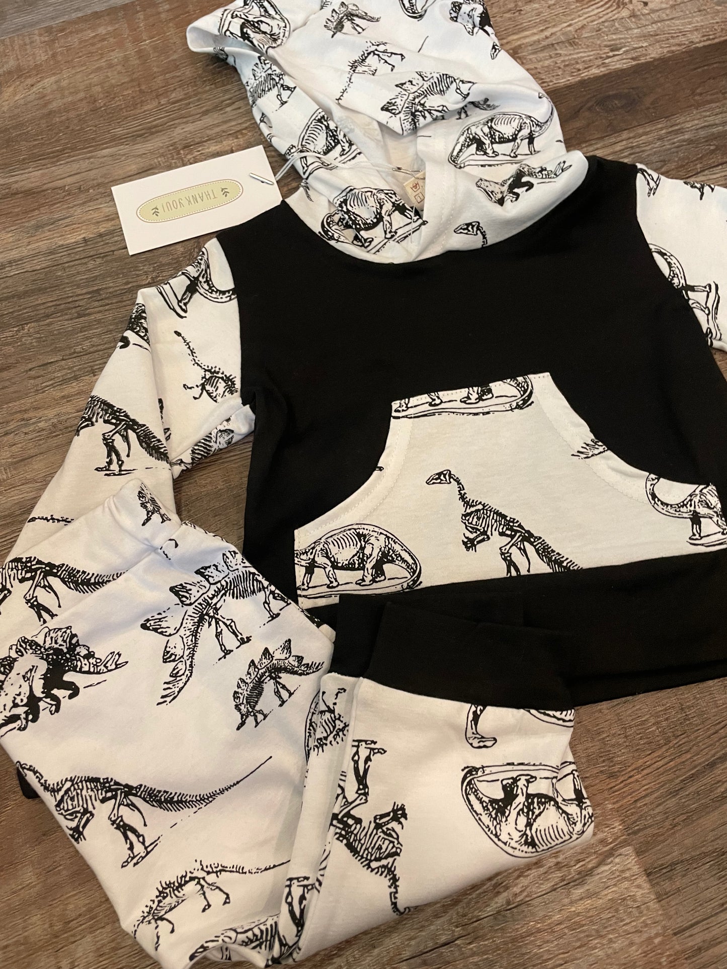 Boutique NEW!! Infant black & white dinosaurs hoodie/pants set size 6 months