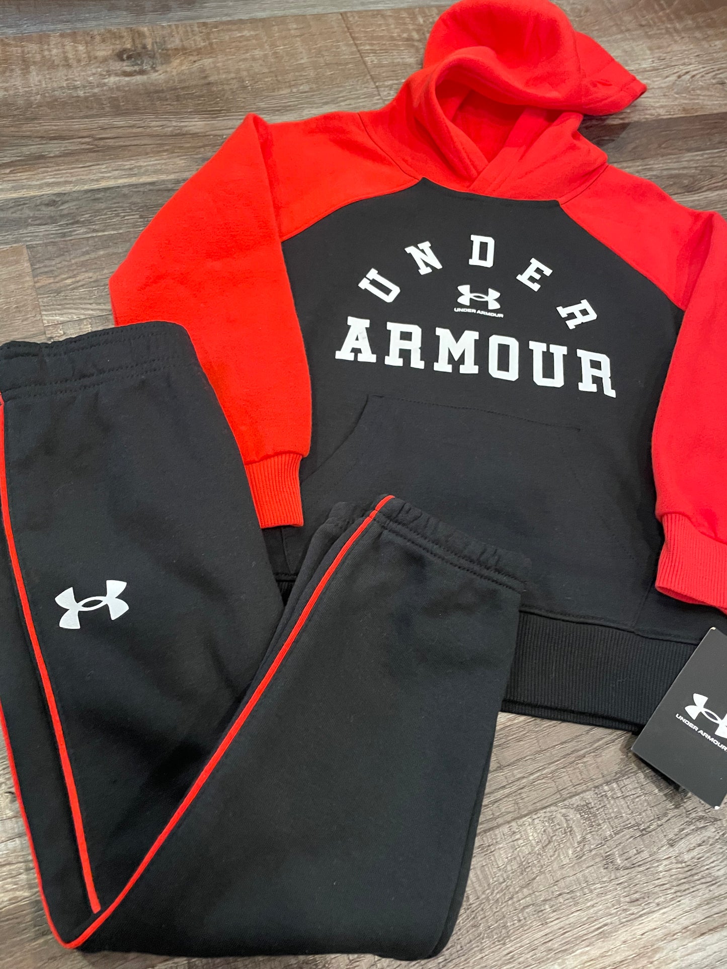 Under Armour NEW!! Black & Red hooded sweatshirt & Jogger Pants set boys size 4