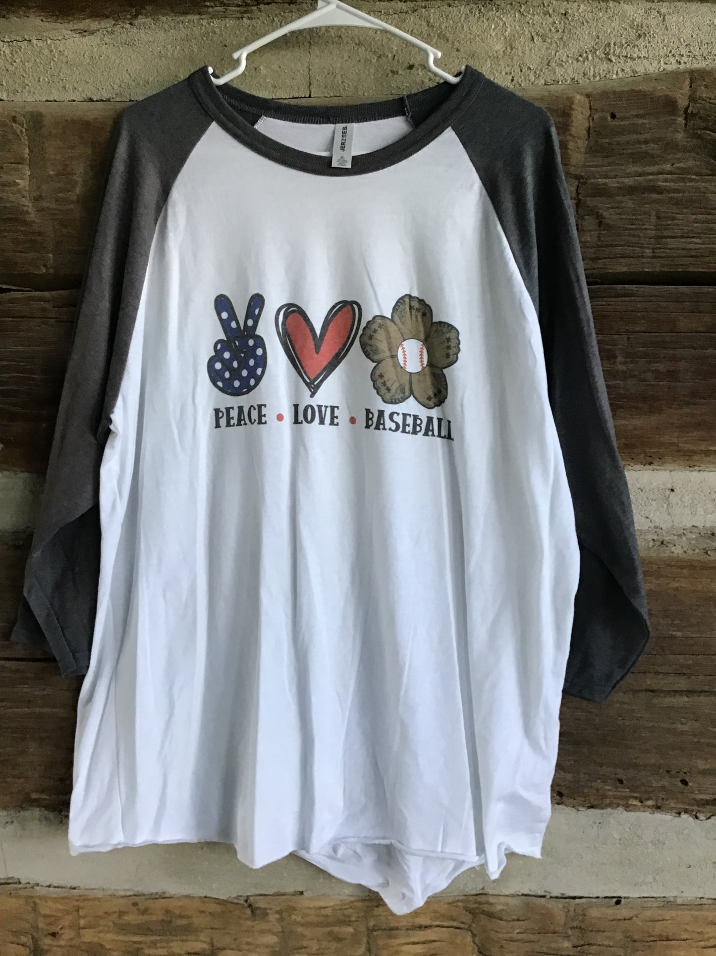 “peace love baseball” 3/4 Sleeve White Shirt Womens Size XL